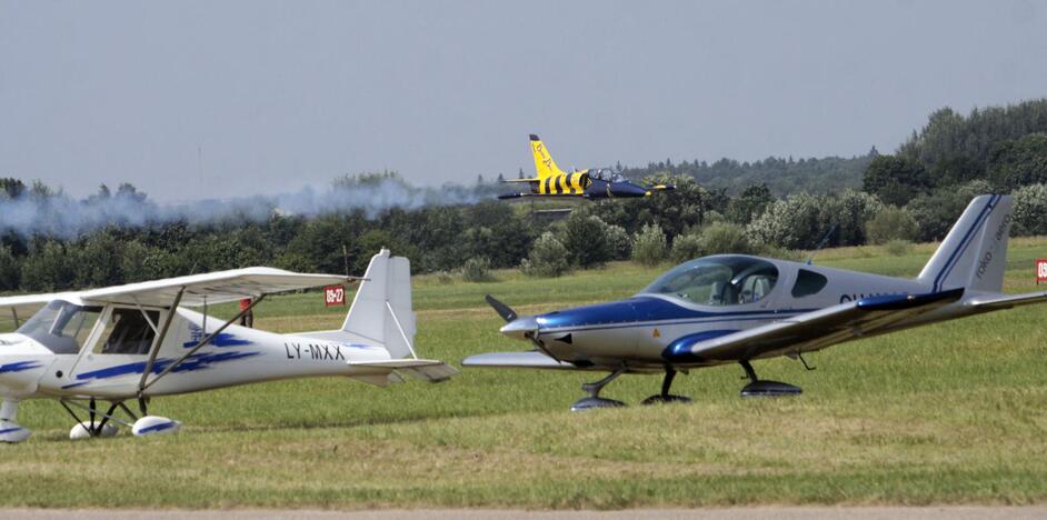 Aviatoriai jaučiasi likę už borto