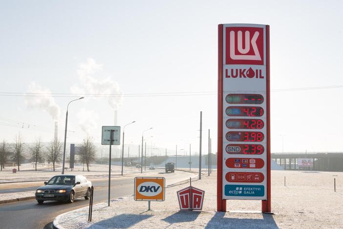 Ekspertai: Lietuvos gyventojai, pasitraukus „Lukoil“, laimėtų dvigubai