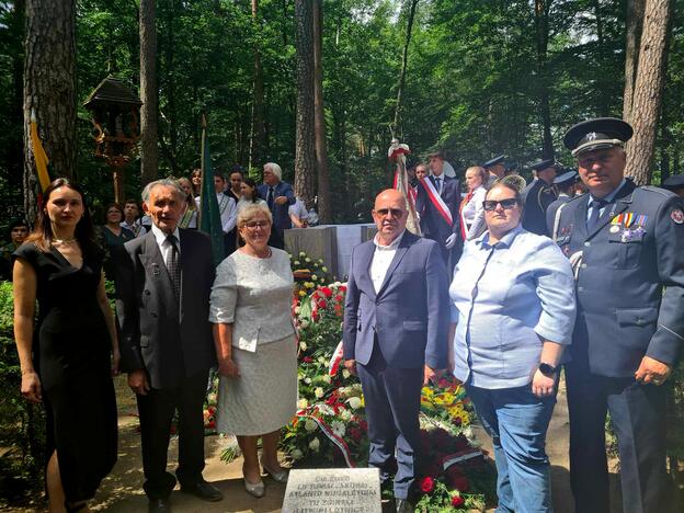 Minėjime dalyvavo A. Žandaras, V. Venkūnaitė, A. Orlauskas, I. Marcinkevičienė, J. Urbanavičienė ir V. Senvaitis.