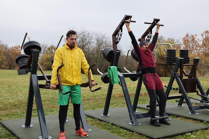 Testas: treniruoklius Domeikavos poilsio parke išbandė ir Kauno savivaldybės vadovai, ir sporto treneriai.