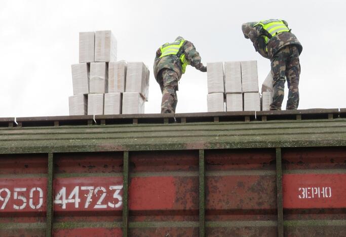 Iš Baltarusijos atvykusiuose vagonuose buvo paslėpta 40 tūkst. pakelių cigarečių