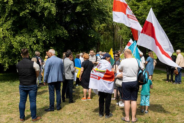 Protestas prie Rusijos ambasados dėl Ukrainoje grobiamų vaikų