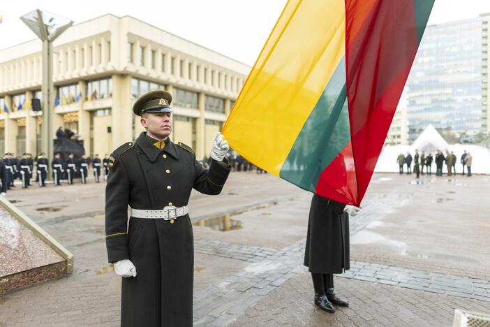 Valstybės vėliavos pakėlimo ceremonija Nepriklausomybės aikštėje 2024 m.