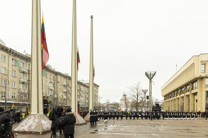 Valstybės vėliavos pakėlimo ceremonija Nepriklausomybės aikštėje 2024 m.