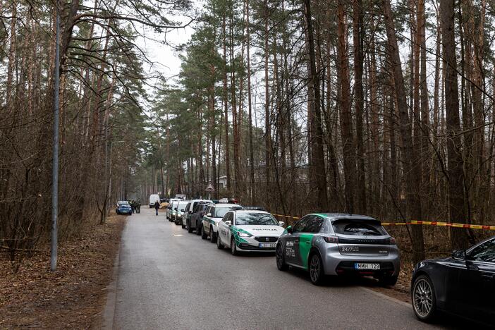 Prie L. Volkovo namų dirba policijos pareigūnai