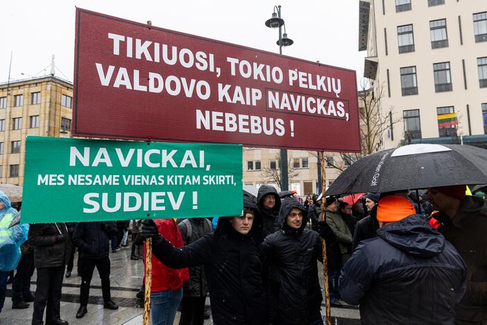 Vilniuje tęsiasi žemdirbių mitingas