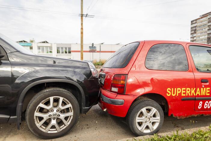 Vilniuje – girta moteris rėžėsi į šešis automobilius