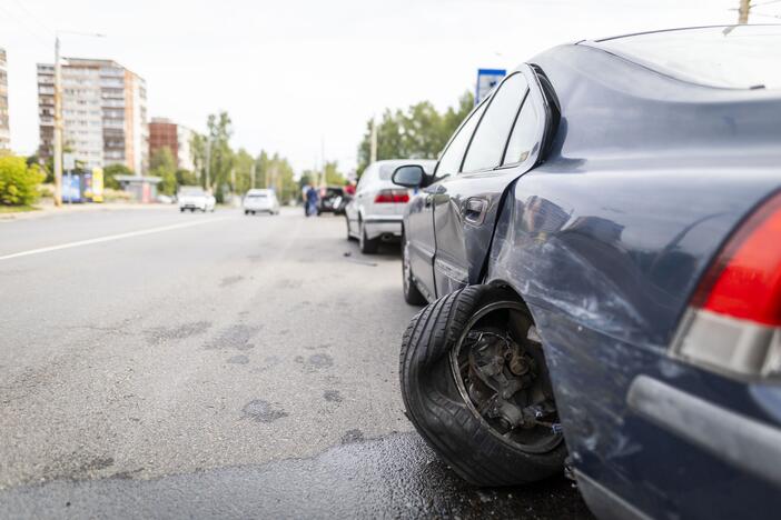 Vilniuje – girta moteris rėžėsi į šešis automobilius