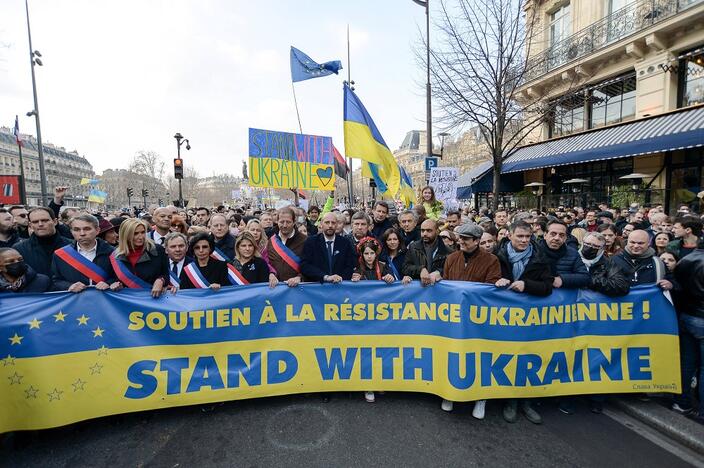 Europiečiai solidarumo demonstracijose reikalauta baigti karą Ukrainoje