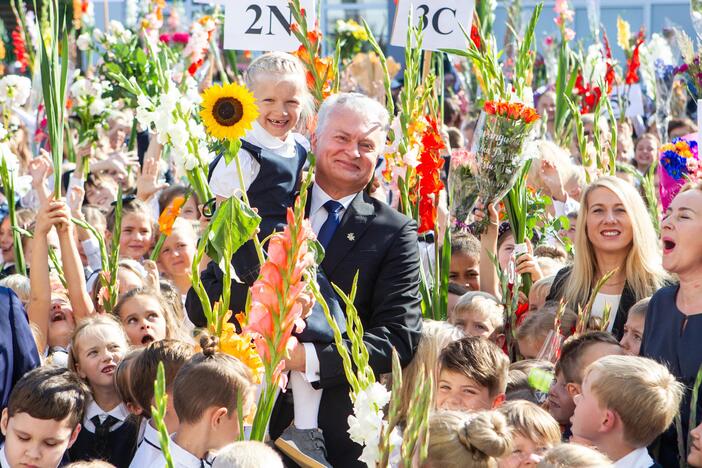 G. Nausėda apsilankė Vilniaus Jono Basanavičiaus progimnazijoje