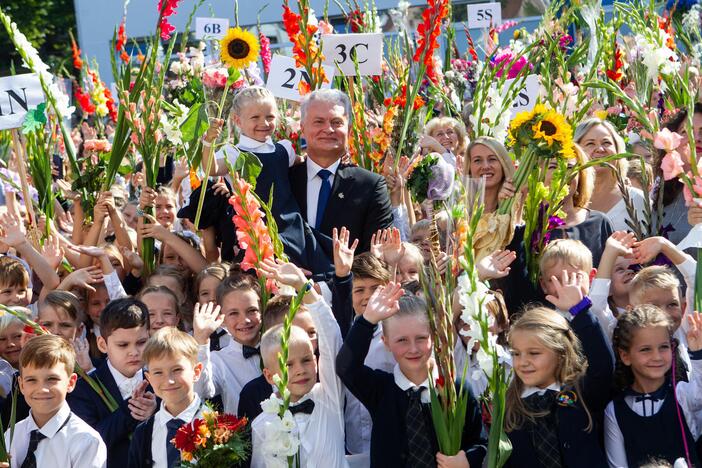 G. Nausėda apsilankė Vilniaus Jono Basanavičiaus progimnazijoje