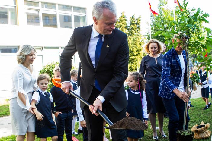 G. Nausėda apsilankė Vilniaus Jono Basanavičiaus progimnazijoje