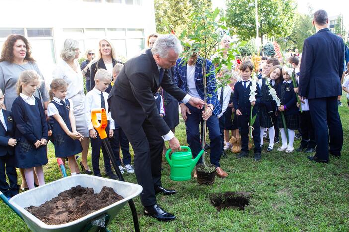 G. Nausėda apsilankė Vilniaus Jono Basanavičiaus progimnazijoje