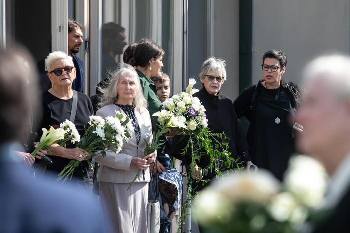 Atsisveikinimas su rašytoju R. Marčėnu