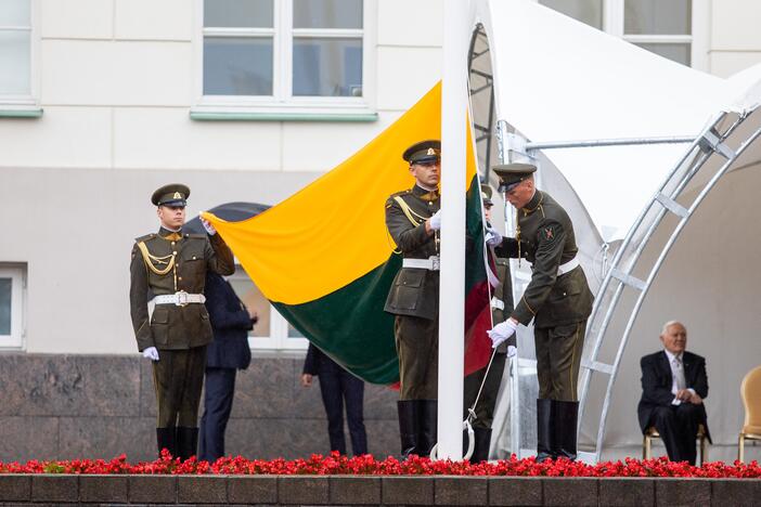 Valstybės vėliavų pakėlimo ceremonija