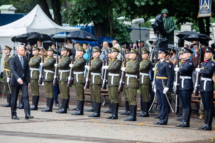 Valstybės vėliavų pakėlimo ceremonija