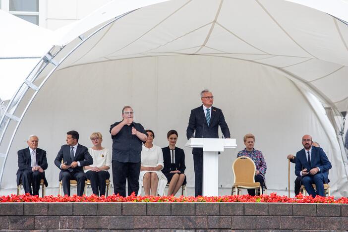 Valstybės vėliavų pakėlimo ceremonija