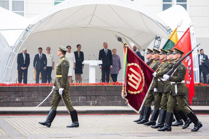 Valstybės vėliavų pakėlimo ceremonija