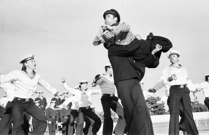 Kelias: 1951–1985 metais visam laikui iš Sovietų Sąjungos pabėgo 36 su Lietuva vienaip ar kitaip susiję asmenys, iš jų 14 prasmuko jūra.