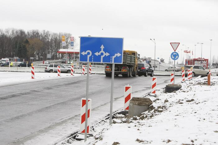 Pokyčiai: Šilutės plento žiedinėje sankryžoje vairuotojams prireiks atidumo – iš sankryžos į Baltijos prospektą išsukti reikės kitaip.