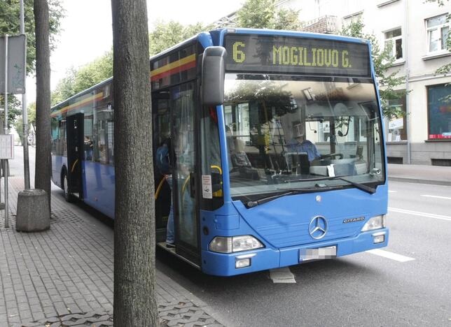 Klausimai: teisėsaugininkai tiria transporto įmonių veiklą, įtarimų kilo dėl apgaulingos apskaitos.