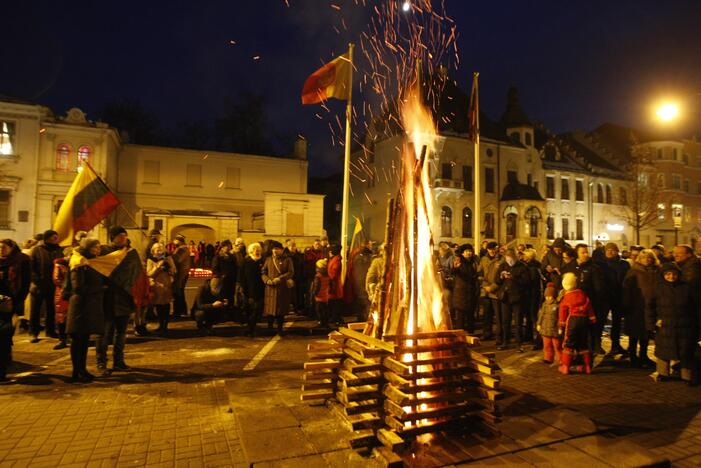 Permainos: tris dešimtmečius Sausio 13-osios išvakarėse visoje Lietuvoje, kaip ir Klaipėdoje, laisvės gynėjų garbei liepsnodavę laužai šį kartą degs tik virtualiai.