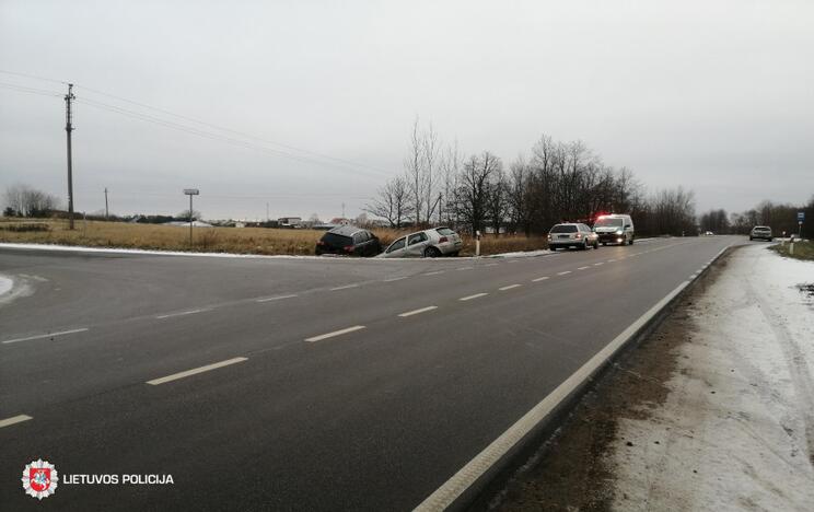 Praėjusią parą eismo įvykiuose žuvo vienas žmogus, dar trys – sužeisti