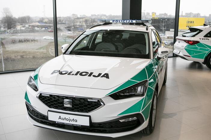 Naujų policijos automobilių pristatymas