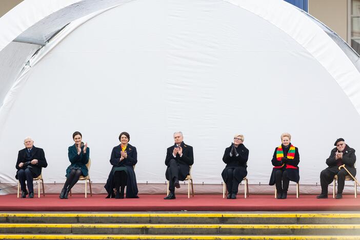 S. Daukanto aikštėje – Baltijos valstybių vėliavų pakėlimo ceremonija