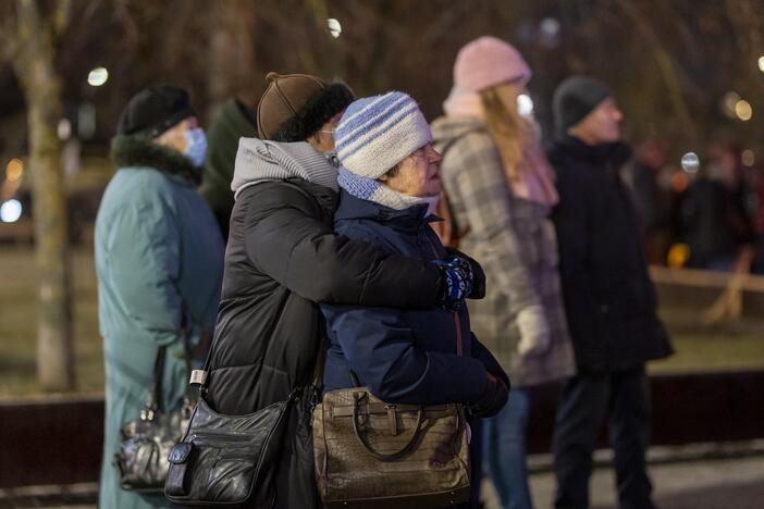 Atminimo laužų uždegimas Nepriklausomybės aikštėje