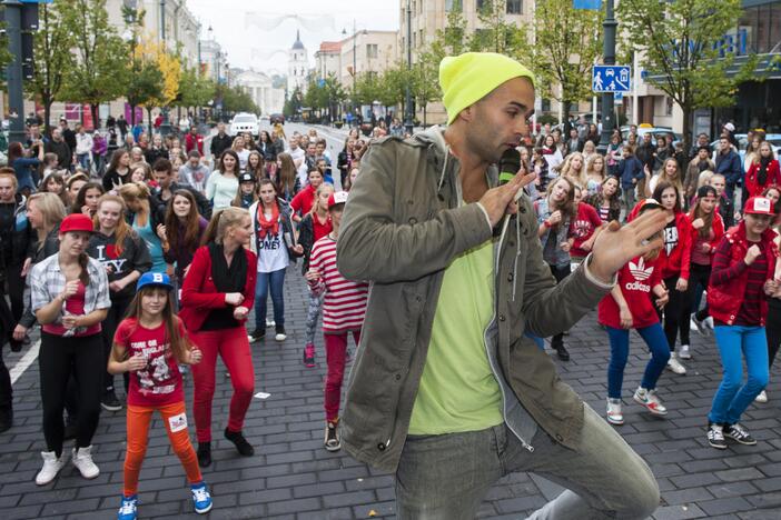 Tarptautinės taikos dienos proga - improvizuotas masinis šokis