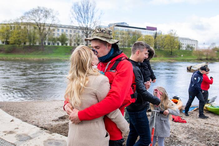  Iš Viliaus išvyko dvylika savanorių, kurie baidarėmis plausk iki Nidos