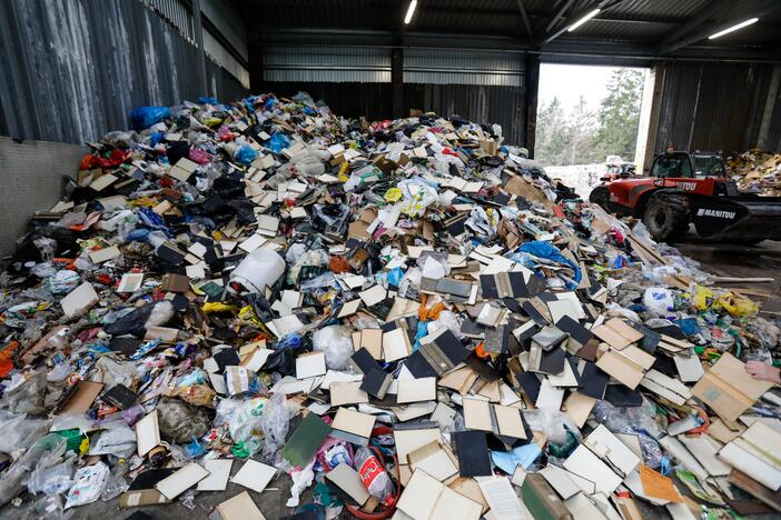 Senovinės LSMU bibliotekos knygos – šiukšlyne