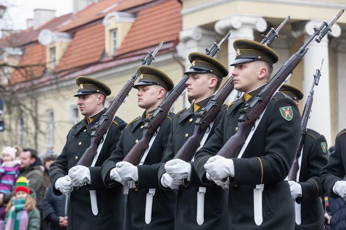 Trijų Baltijos valstybių vėliavų pakėlimas Daukanto aikštėje