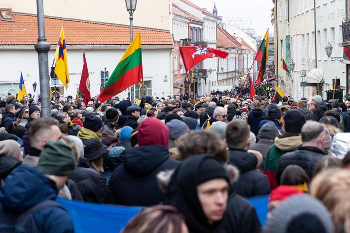 Vasario 16-osios minėjimas prie Signatarų namų