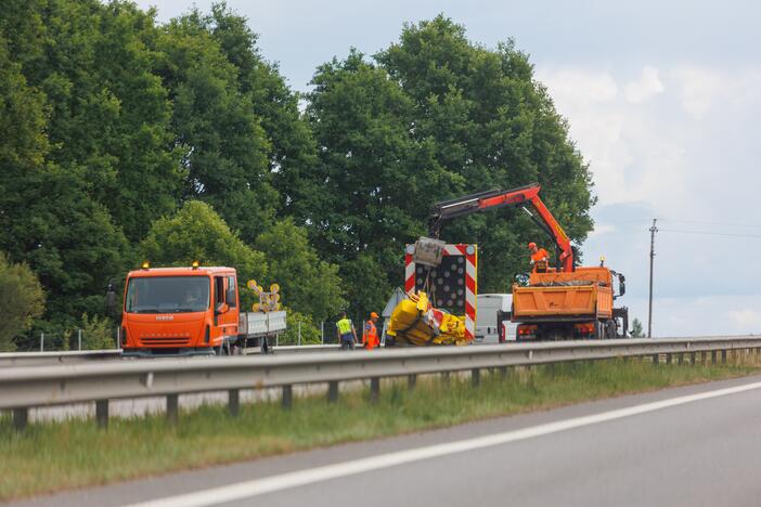 Kraupi avarija kelyje A1 – žuvo du jauni žmonės