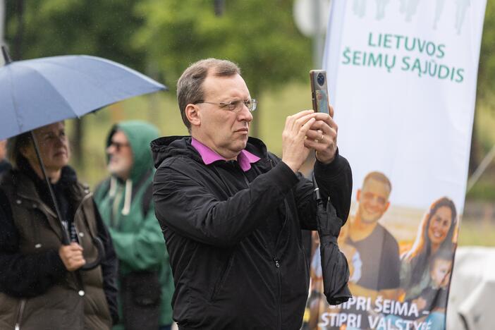 Šeimų sąjūdžio protestas prie Seimo