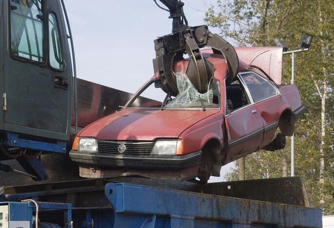 Vogtą automobilį į supirktuvę atvežusių šiauliečių laukė staigmena