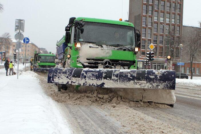 Žiema įgauna pagreitį: kurie keliai bus valomi pirmiausia?