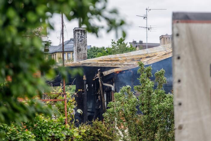 Vilijampolėje užsiliepsnojo gyvenamasis namas