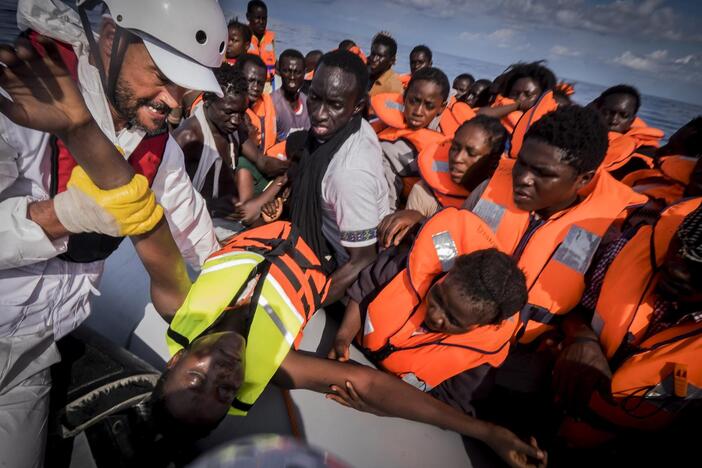 Iš Afrikos į Europą bėgantys vaikai kelionei užsidirba vergaudami