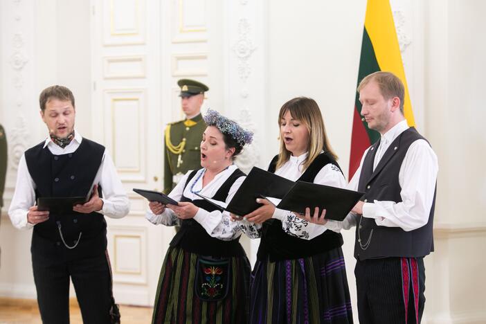 Valstybės apdovanojimų įteikimo ceremonija Lietuvos Prezidento rūmuose