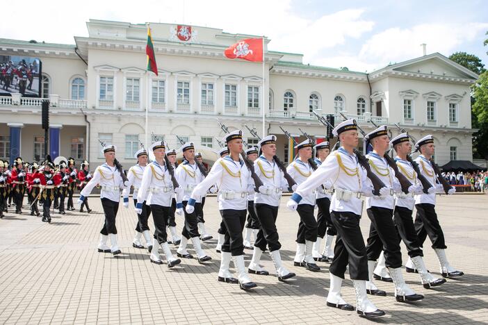 Valstybės vėliavų pakėlimo ceremonija Prezidentūroje