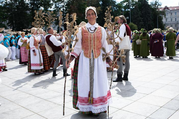 Dešimttūkstantinė Dainų šventės eisena Vilniuje