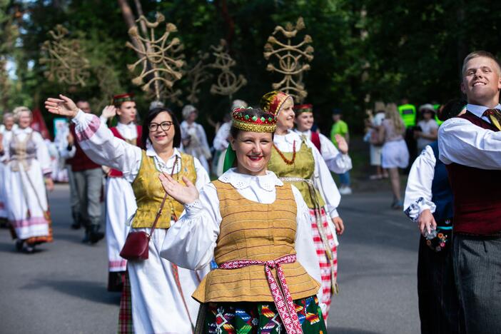 Dešimttūkstantinė Dainų šventės eisena Vilniuje