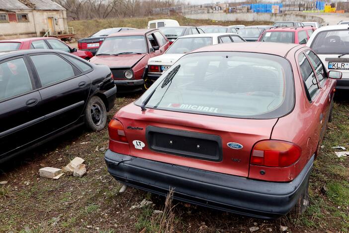 Tendencija: jau daugiau nei mėnesį galiojanti nauja automobilių išregistravimo tvarka automobilių supirktuvėms pradėjo nešti pelną.