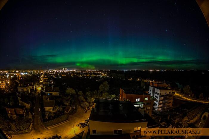 Vakarų Lietuvoje naktį dangų nušvietė žalsva šiaurės pašvaistė.