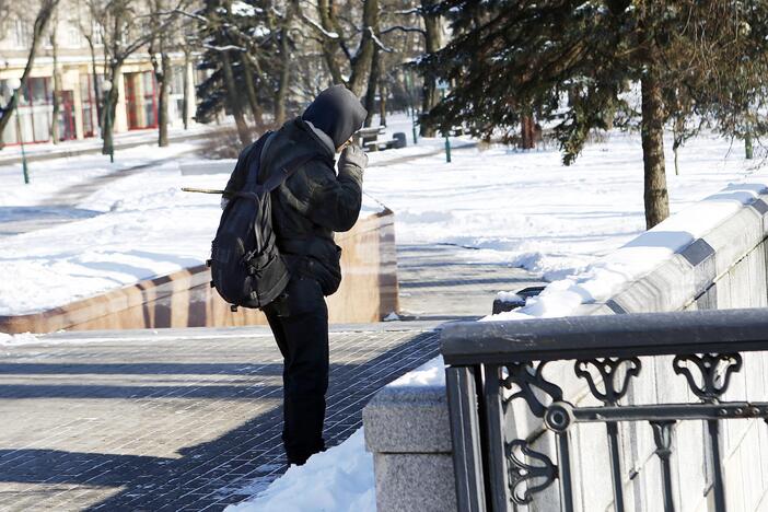 Speigas: sunkiausia dabar benamiams, tačiau statistika teigia, kad daugiausia jų miršta ne per didžiuosius šalčius, o atšilus.