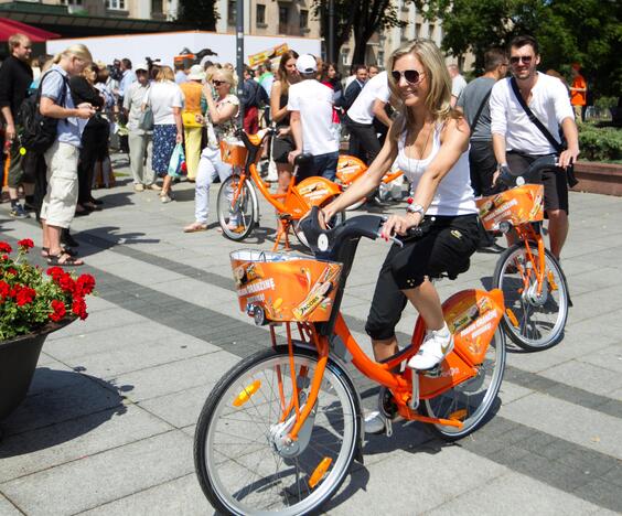 Oranžiniai dviračiai ruošiasi žiemos miegui