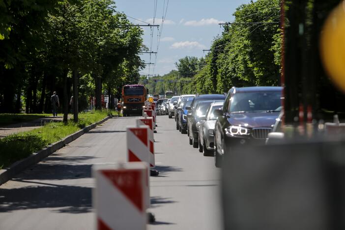 Uždaryta Kovo 11-osios gatvės atkarpa